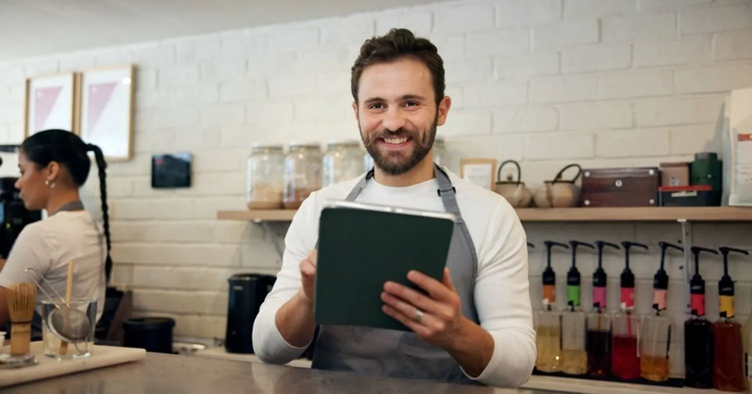Restaurant operator with tablet
